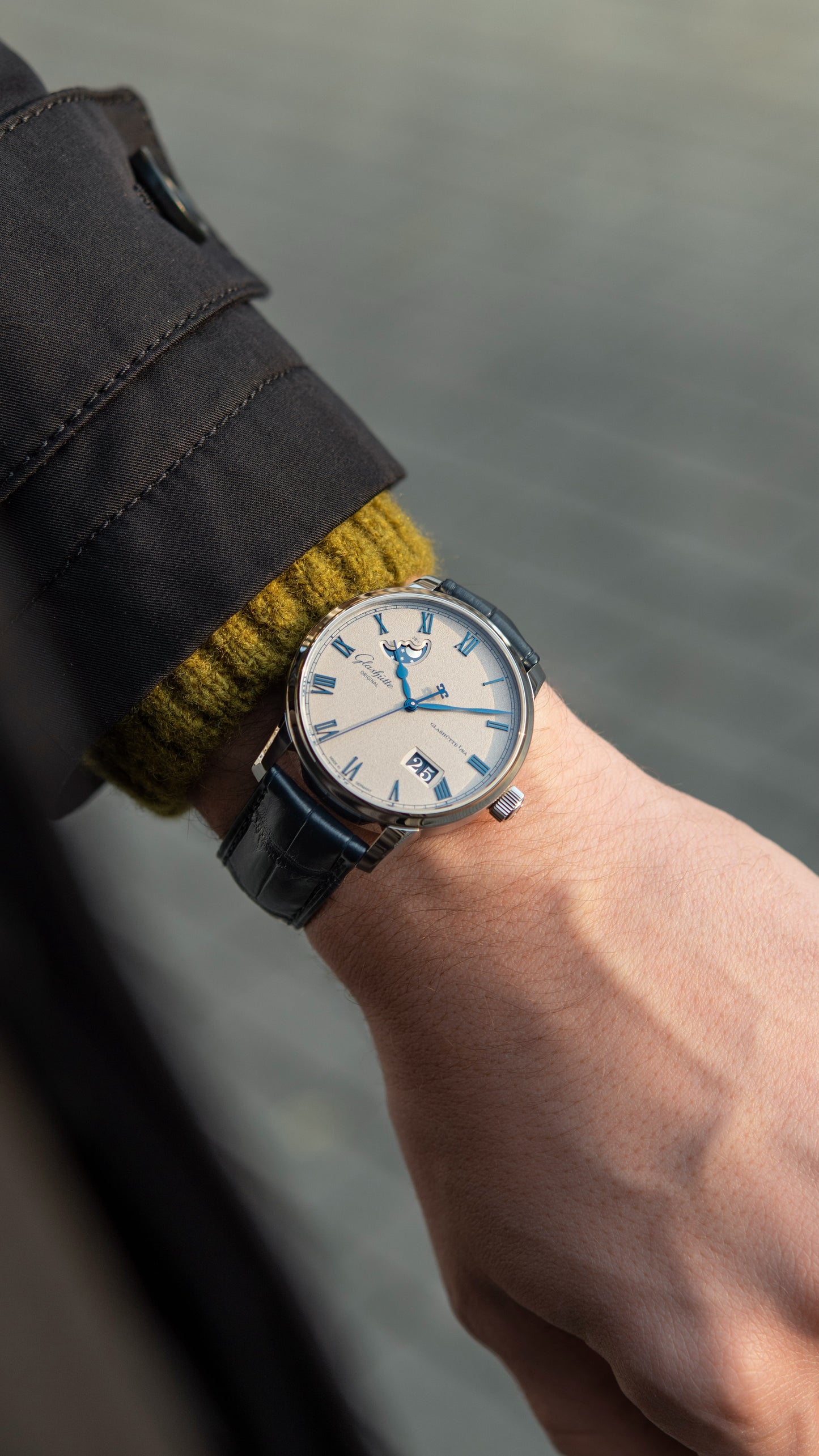 Senator Excellence Panorama Date Moon Phase