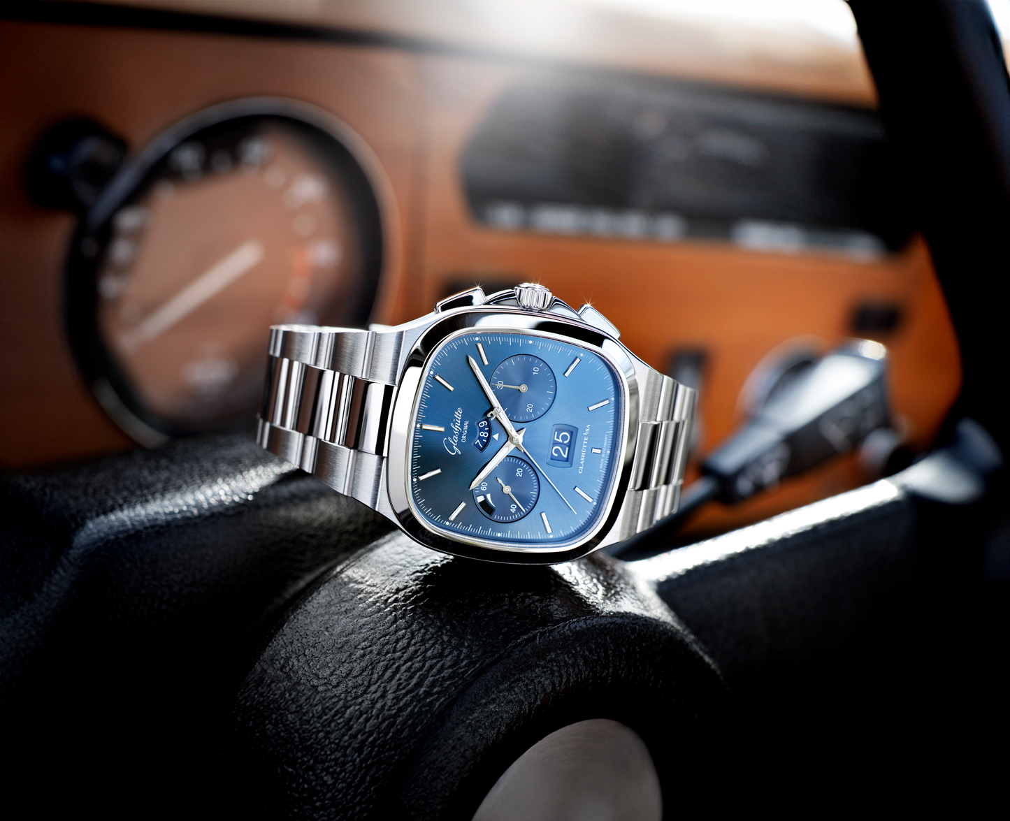 Seventies Chronograph Panorama Date