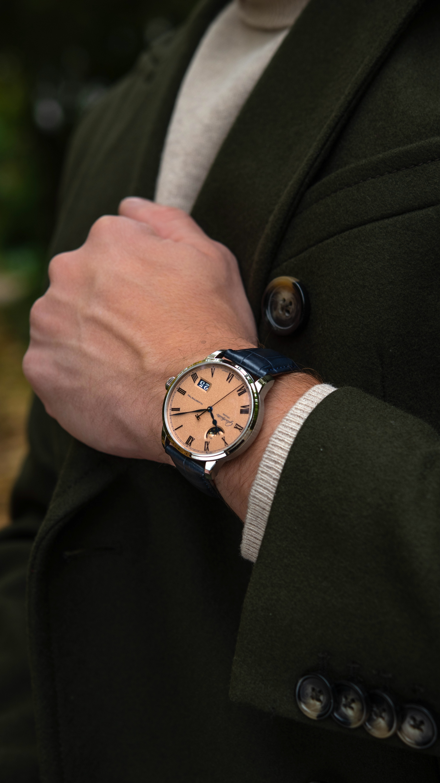 Senator Excellence Panorama Date Moon Phase