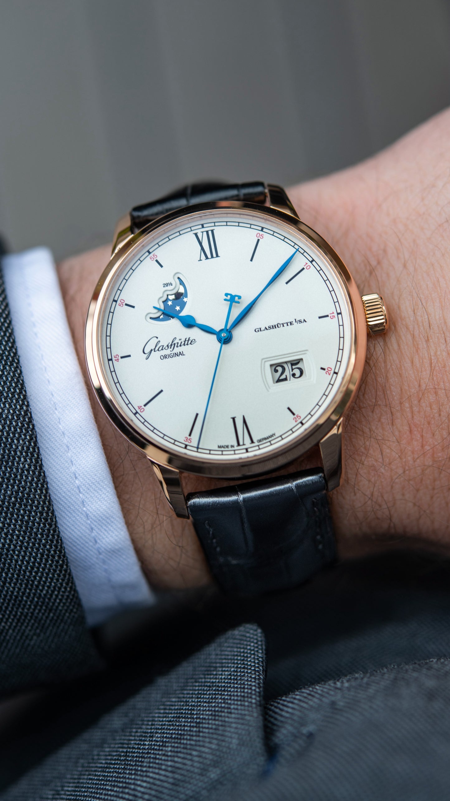 Senator Excellence Panorama Date Moon Phase