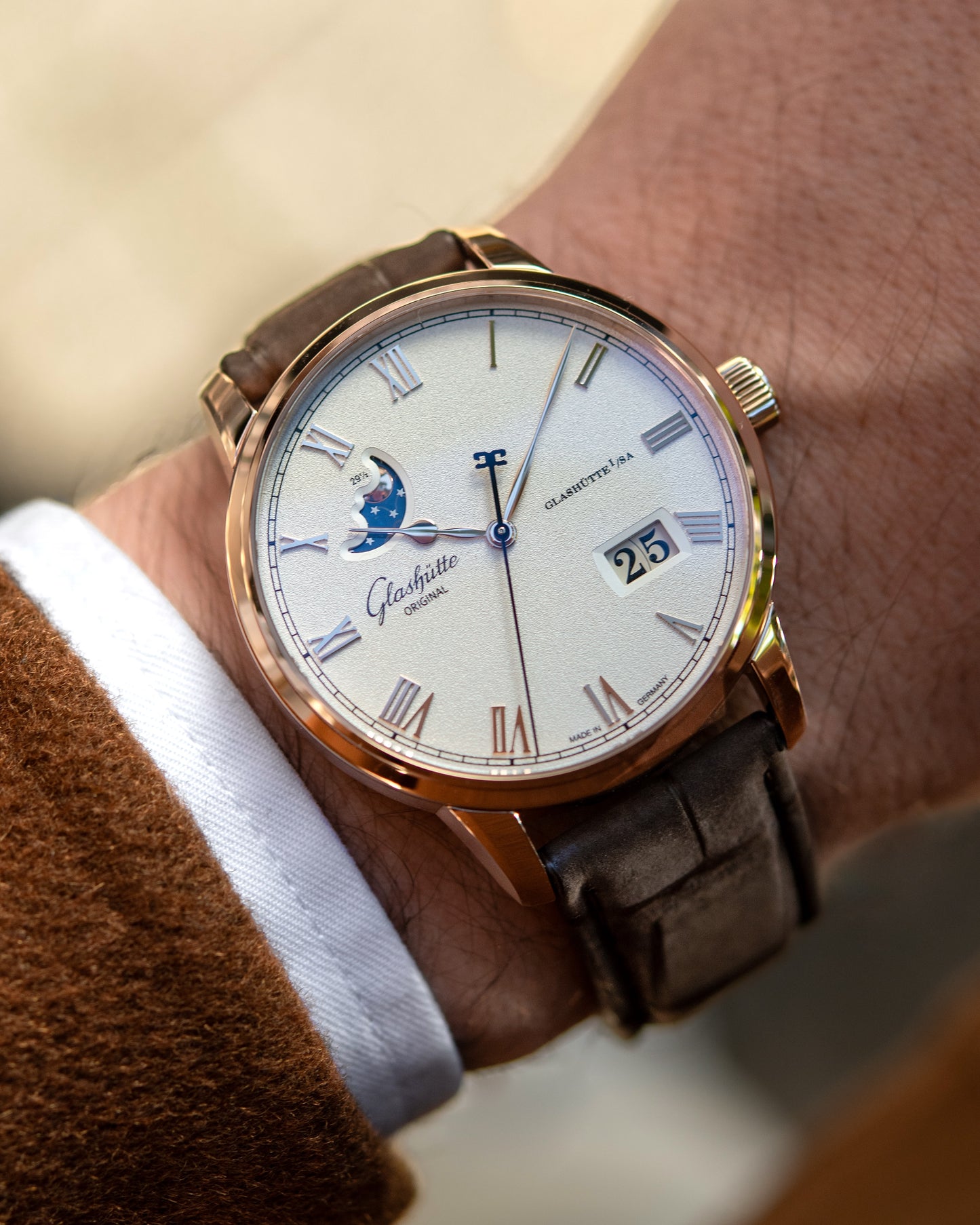 Senator Excellence Panorama Date Moon Phase
